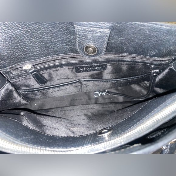 SOLD Michael Kors Addison Large Tote - Picture 10 of 13